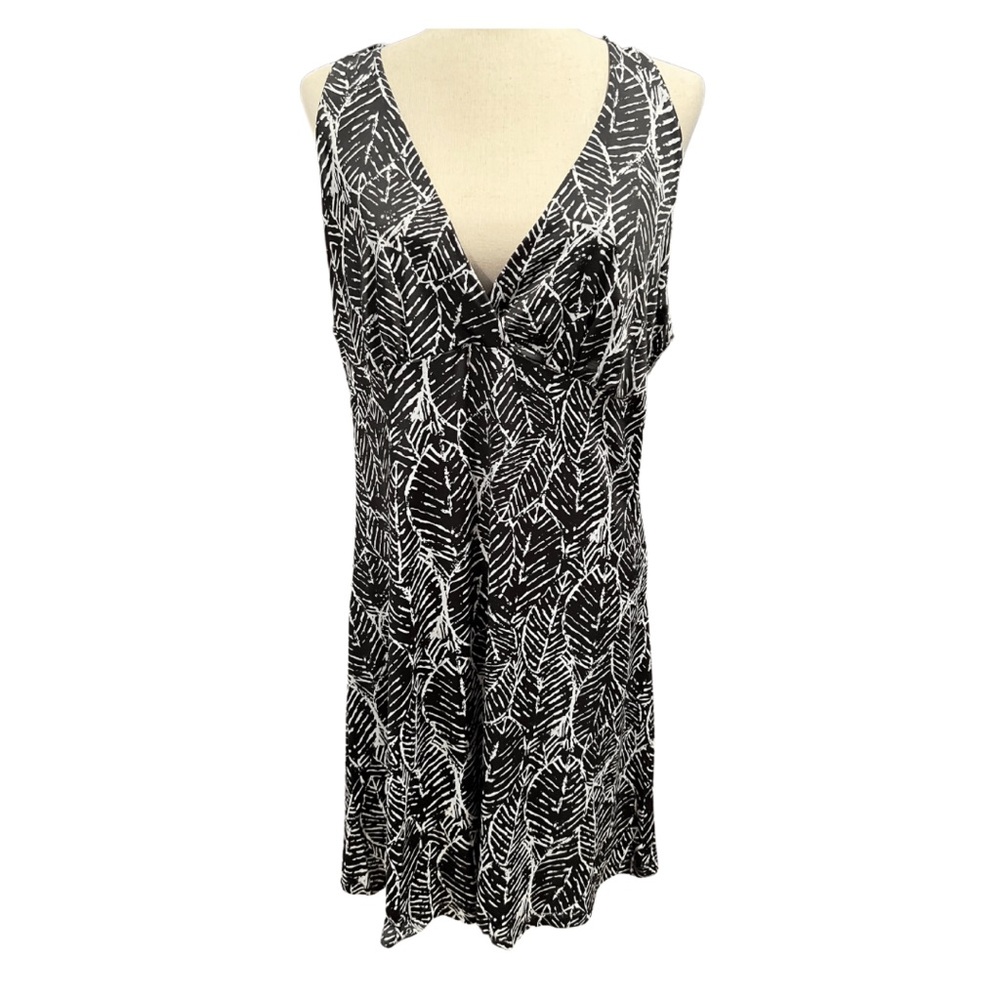 V-Neck Dress w/Peek-a-Boo Back